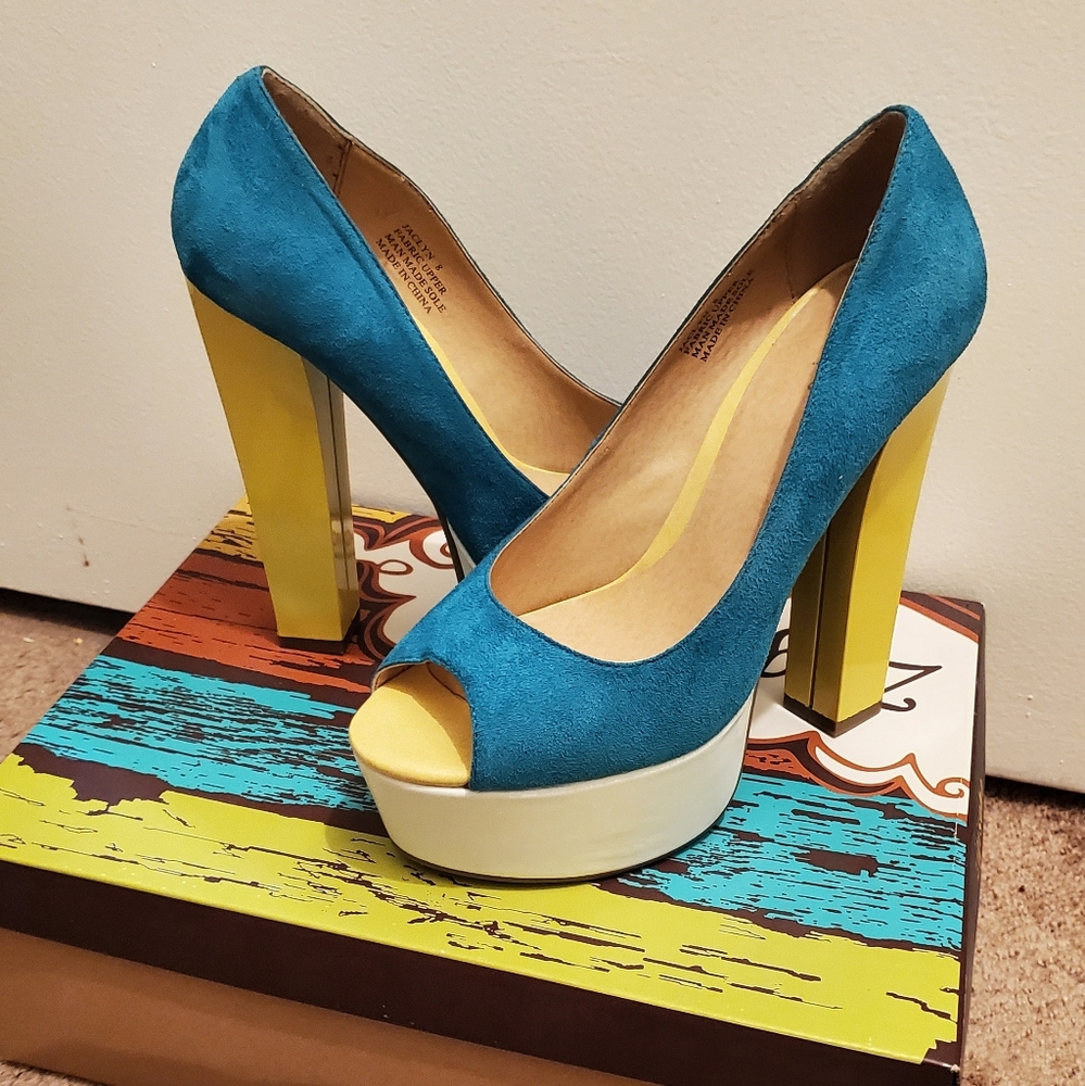 Turquoise Heels - Picture 1 of 3